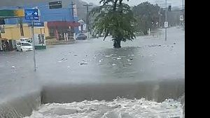 Imagem Maceió já registra alagamentos; alerta vermelho prevê mais chuva para esta quinta-feira, 04