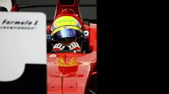 Felipe Massa, ao fim do GP Brasil de 2008, corrida que deu o primeiro título de F1 a Lewis Hamilton | Ferrari