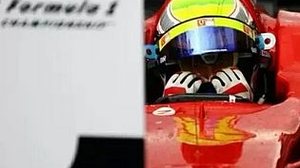 Felipe Massa, ao fim do GP Brasil de 2008, corrida que deu o primeiro título de F1 a Lewis Hamilton | Ferrari