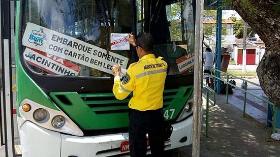 Imagem Fiscalização da SMTT retira 15 ônibus urbanos de circulação