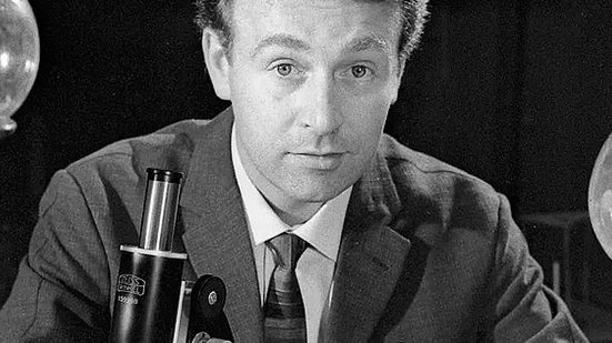 William Russell, ator britânico que foi um dos quatro membros originais da série Doctor Who, morreu aos 99 anos na última segunda-feira, 3 | Divulgação / BBC