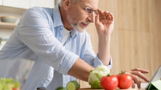 A melhor aposta para ter boa memória é deixar de lado as gorduras não saudáveis e não se esquecer de diversificar o cardápio alimentar baseado em vegetais. | Foto: Freepik