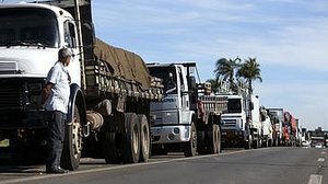 O Benefício Caminhoneiro-TAC tem validade até 31 de dezembro de 2022 e será pago em seis parcelas mensais, no valor de R$ 1 mil | Foto: Marcelo Camargo / Agência Brasil