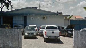 Dois veículos foram levados para a DRFVC | Reprodução/Google Maps