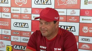 Técnico Roberto Fernandes em coletiva nesta quarta | Bruno Protasio / Rádio Pajuçara FM / Cortesia ao TNH1