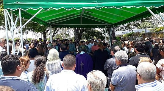 O sepultamento aconteceu no Campo Santo Parque das Flores | Erik Maia/ TNH1