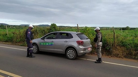 Apenas os que transportam trabalhadores dos serviços essenciais e realizam atendimento médico estão liberados nas blitz's | Ascom Arsal