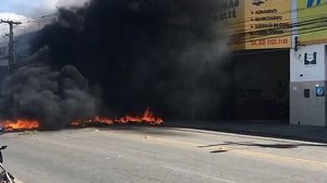 Imagem Moradores bloqueiam Ladeira do Óleo para cobrar abertura de UPA