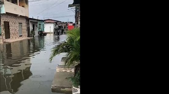 Vila Brejal, no bairro da Levada, em Maceió, registra alagamento com a subida do nível da Laguna Mundaú