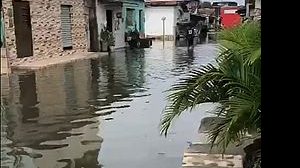 Vila Brejal, no bairro da Levada, em Maceió, registra alagamento com a subida do nível da Laguna Mundaú