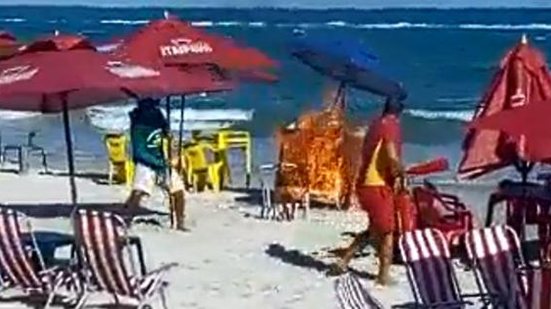 Imagem Vídeo: incêndio em carrinho de milho assusta banhistas na Praia do Francês