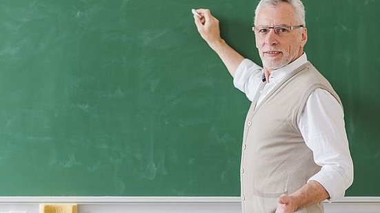 Imagem Comissão aprova projeto que prevê preenchimento de todos os cargos de professores públicos por concurso