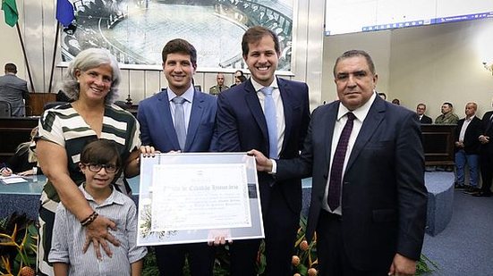 Imagem Eduardo Campos é homenageado pelo Parlamento alagoano