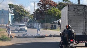 Imagem Moradores de Riacho Doce protestam pela morte de menino eletrocutado enquanto brincava