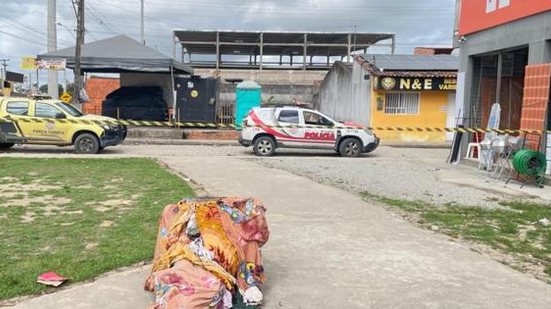 Carrinho com corpo foi encontrado abandonado no Cruzeiro do Sul | Foto: Cortesia ao TNH1