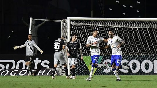 Em São Januário, CSA venceu o Vasco no confronto direto e se aproximou da briga pelo G-4 | Marcello Dias / DiaEsportivo / Folhapress