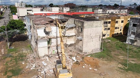 No total, serão demolidos 96 apartamentos nos quatro blocos | Foto: Marco Antonio / Secom Maceió