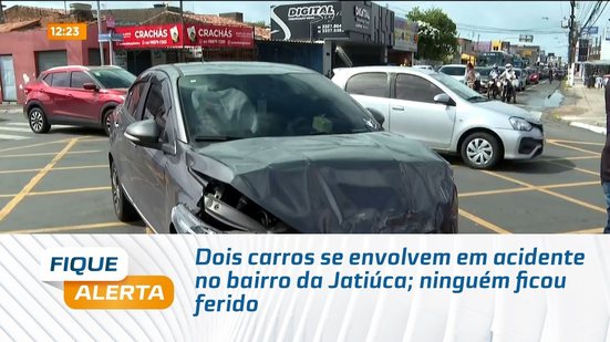 Dois carros se envolvem em acidente no bairro da Jatiúca; ninguém ficou ferido