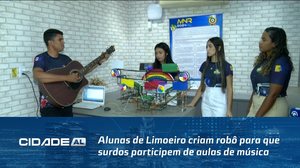 Alunas de Limoeiro criam robô para que surdos participem de aulas de música