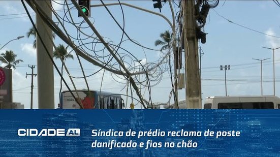 Síndica de prédio reclama de poste danificado Álvaro Calheiros, no bairro da Jatiúca