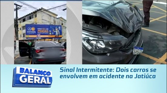 Dois carros se envolvem em acidente na Jatiúca