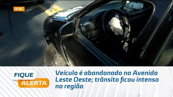 Veículo é abandonado na Avenida Leste Oeste; trânsito ficou intenso na região