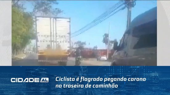 Sem Noção: Ciclista é flagrado pegando carona na traseira de caminhão na Av. Durval de Góes Monteiro