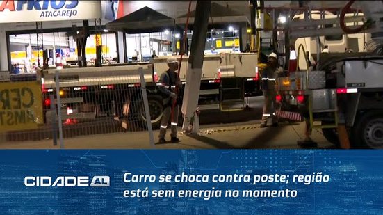 Batida Na Serraria: Carro se choca contra poste; região está sem energia no momento