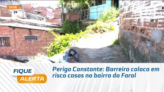 Perigo Constante: Barreira coloca em risco casas no bairro do Farol