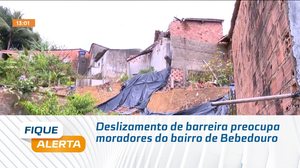 Deslizamento de barreira preocupa moradores do bairro de Bebedouro