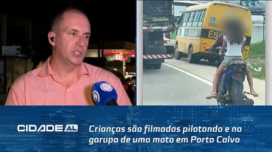 Crianças são filmadas pilotando e na garupa de uma moto em Porto Calvo