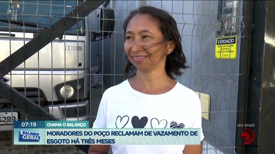 Moradores do poço reclamam de vazamento de esgoto há três meses