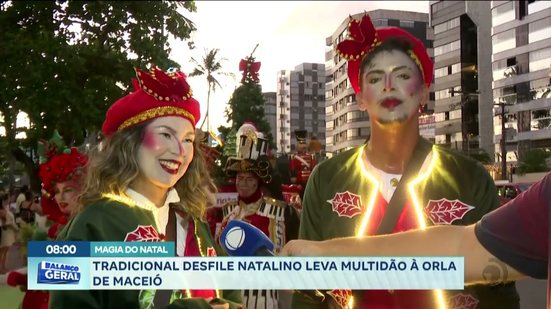 Magia do Natal: Tradicional desfile natalino leva multidão à orla de Maceió