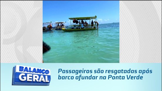 Passageiros são resgatados após barco afundar na Ponta Verde