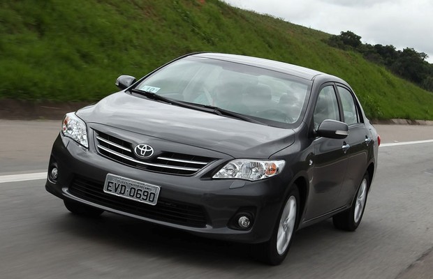 toyota_corolla_2014_versao_altis