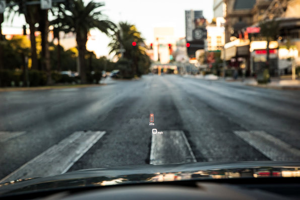 “Time-to-Green”: In the Audi virtual cockpit or head-up display, drivers see whether they will reach the next light on green while traveling within the permitted speed limit.