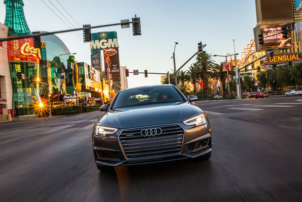 If you know in advance when a traffic light will switch from red to green, your driving is more relaxed and efficient. Audi is the first automobile brand to connect the car to the city infrastructure – an important step towards autonomous driving.