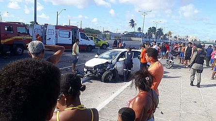 Acidente entre dois veículos em Maceió