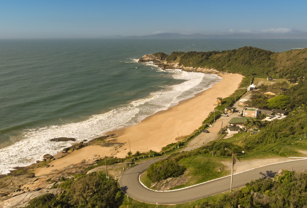 Praia do Pinho, em Balneário Camboriú — Foto: PMBC/Divulgação