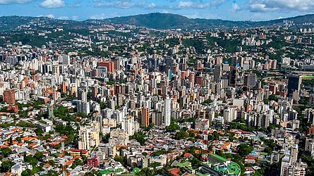 Caracas, Venezuela- Além da falta de planejamento urbanístico, Caracas sobre com a poluição e a alta criminalidade