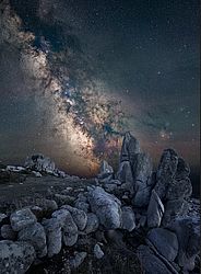 A Via Láctea sobre as Ilhas Scilly, tirada na remota ilha de St Agnes - Astronomy Photographer of the Year — Foto Derek Horlock