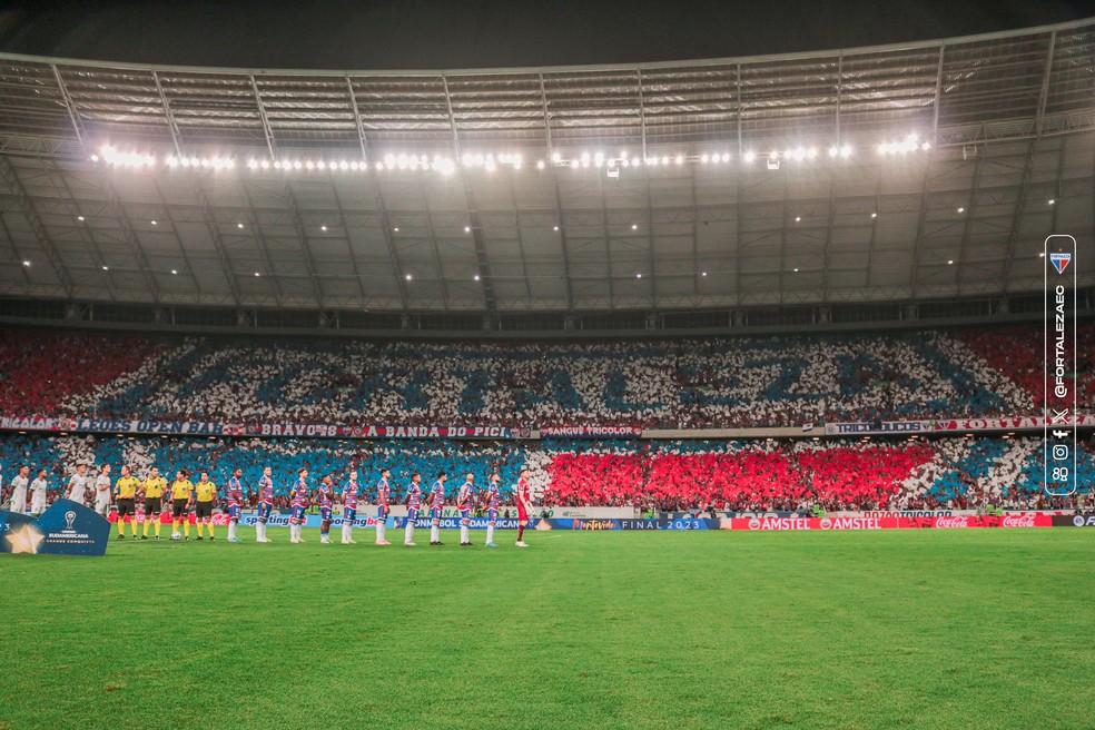 Torcida do Fortaleza fez um lindo mosaico no Castel&amp;atilde;o &amp;mdash; Foto: Mateus Lotif/Fortaleza