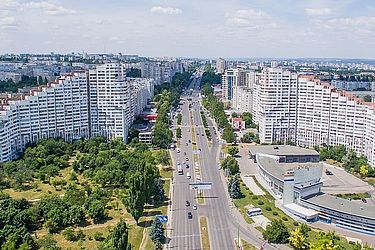 Chisinau, Moldávia- Chisinau, capital da Moldávia, é uma cidade industrial composta por edifícios de estilo soviético, muitos dos quais decadentes, e desprovida de atrações