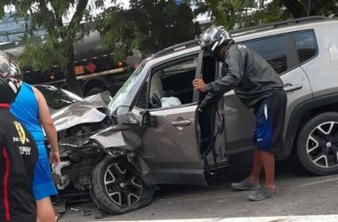 Motorista invade a contramão e atropelou motociclistas na Avenida Fernandes Lima