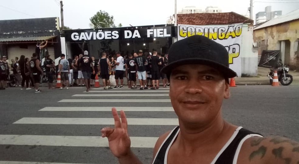 Vanderlei Rosielton Henrique Sim&amp;atilde;o, de 41 anos, &amp;eacute; um dos sete torcedores do Corinthians que morreram em um tr&amp;aacute;gico acidente de &amp;ocirc;nibus. &amp;mdash; Foto: Arquivo pessoal