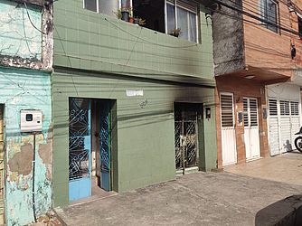 Casa pega fogo no Vergel