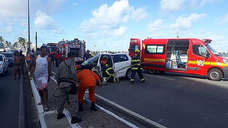 Acidente entre dois veículos em Maceió