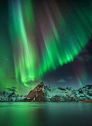 Cortina de luz - mostra uma subtempestade auroral que se formou de repente - Astronomy Photographer of the Year — Foto Andreas Ettl