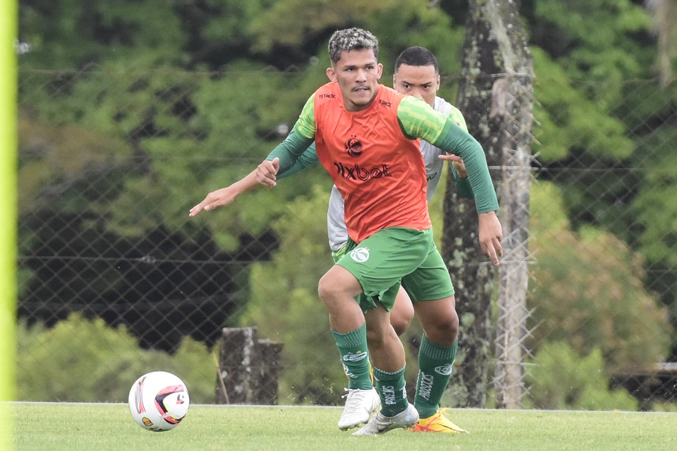 Meia Gabriel Tota em treino do Juventude &amp;mdash; Foto: Fernando Alves/E.C Juventude