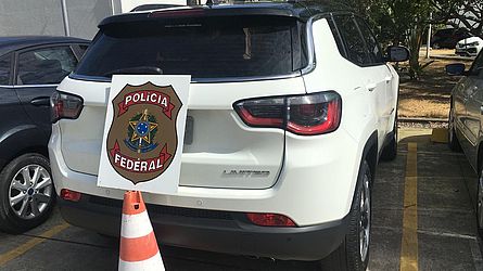 Carro apreendido durante a operação da PF.